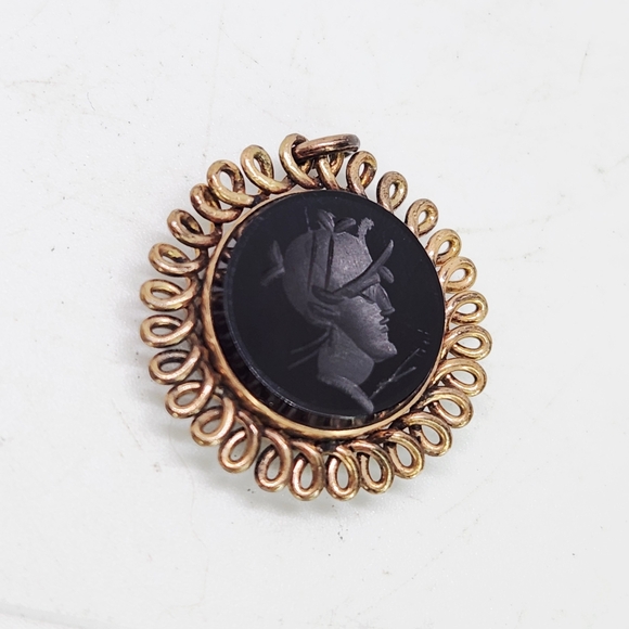 Antique Victorian Gilt Onyx Roman Warrior Intaglio Pendant Necklace Gold Plated